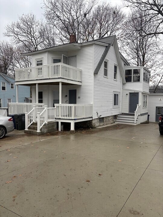 23 Griggs St in Dracut, MA - Building Photo