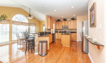 2112 Lindsey Gabriel Dr in Henrico, VA - Foto de edificio - Building Photo