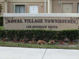 139 Sparrow Dr in Royal Palm Beach, FL - Building Photo
