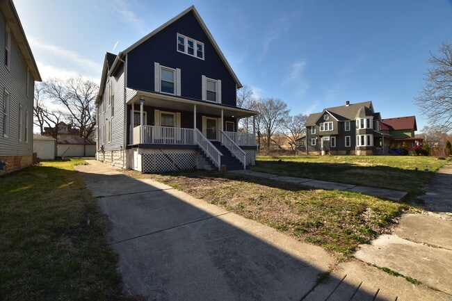 355 Union St in Joliet, IL - Building Photo - Building Photo