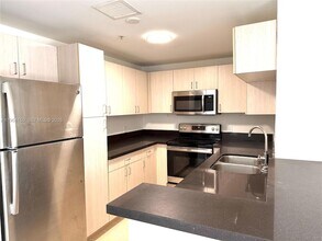 185 SE 14th Terrace, Unit 1807 in Miami, FL - Foto de edificio - Building Photo