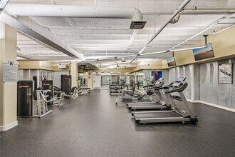 151 E Washington St in Orlando, FL - Building Photo - Building Photo