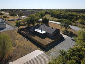 631 Co Rd 375 in Van Alstyne, TX - Building Photo - Building Photo