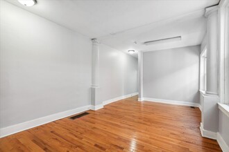 Walnut_5236 in Philadelphia, PA - Building Photo - Interior Photo