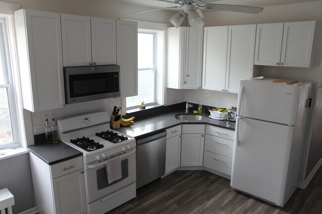 2600 W Winona St in Chicago, IL - Building Photo - Building Photo