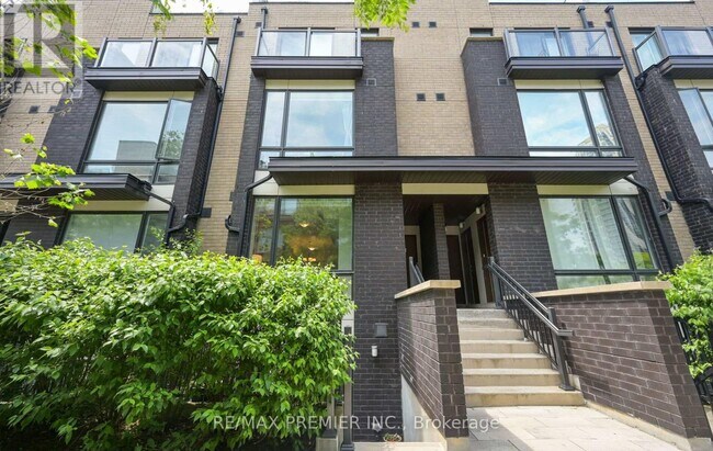 30-30 Fieldway Rd in Toronto, ON - Building Photo - Building Photo