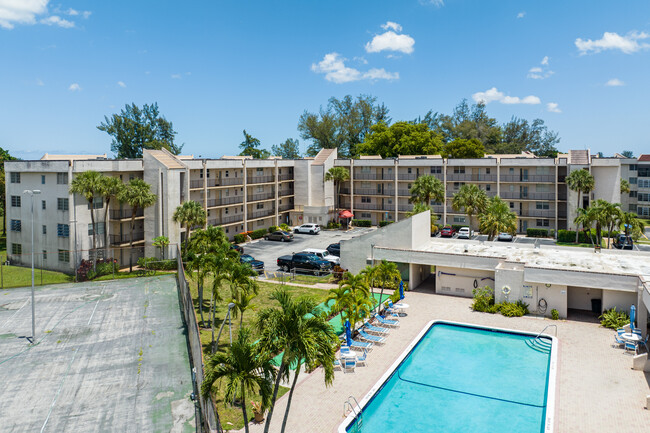 Aragon Condominium in Sunrise, FL - Building Photo - Building Photo