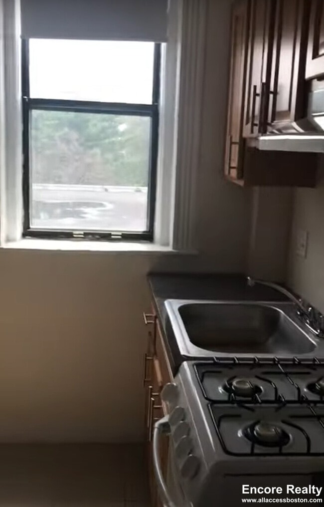 1160 Commonwealth Ave, Unit 18 in Boston, MA - Building Photo - Building Photo