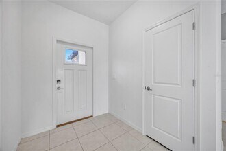 2524 Sunray Venus Wy in Ruskin, FL - Foto de edificio - Building Photo