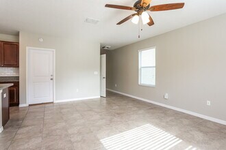 137 Cascade Bend Dr in Ruskin, FL - Foto de edificio - Building Photo