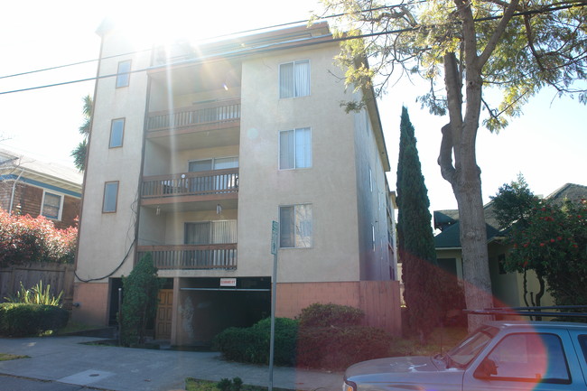 2018 Francisco St in Berkeley, CA - Foto de edificio - Building Photo