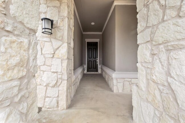 100 Jarbridge Dr in Kyle, TX - Building Photo - Building Photo