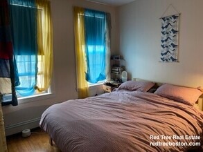 86 Chestnut St, Unit 2 in Brookline, MA - Foto de edificio - Building Photo