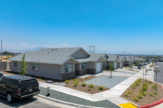 Brenwtood Crossing in Bakersfield, CA - Building Photo - Building Photo