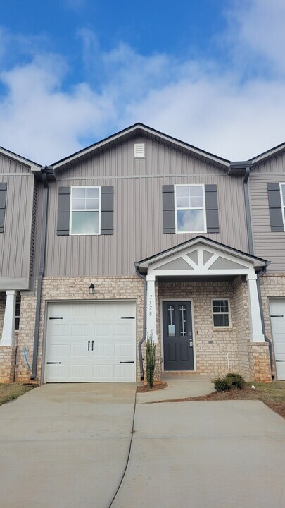 7578 Discovery Pt Dr NW in Huntsville, AL - Foto de edificio