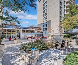 2200a Crystal Dr in Arlington, VA - Building Photo - Building Photo
