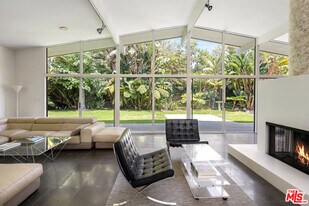 30611 Las Estrellas Dr in Malibu, CA - Building Photo