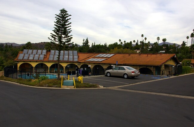 Lamplighter Los Coches Mobile Home Park in Lakeside, CA - Building Photo - Building Photo