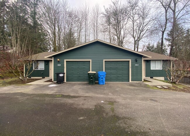 1046 Grant St SW, Unit #B in Tumwater, WA - Building Photo - Building Photo