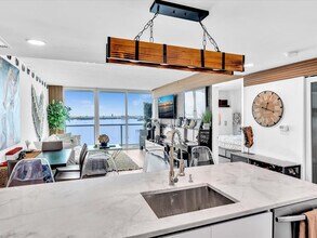 665 NE 25th St in Miami, FL - Building Photo - Building Photo