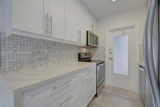 81 Edgewater Dr in Coral Gables, FL - Building Photo - Building Photo