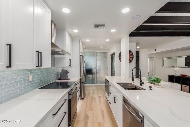 property at 2529 N Miller Rd