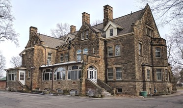 Van Gorder Manor in Willoughby, OH - Building Photo - Building Photo