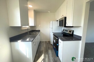 716 Hensley Ave in San Bruno, CA - Building Photo - Building Photo
