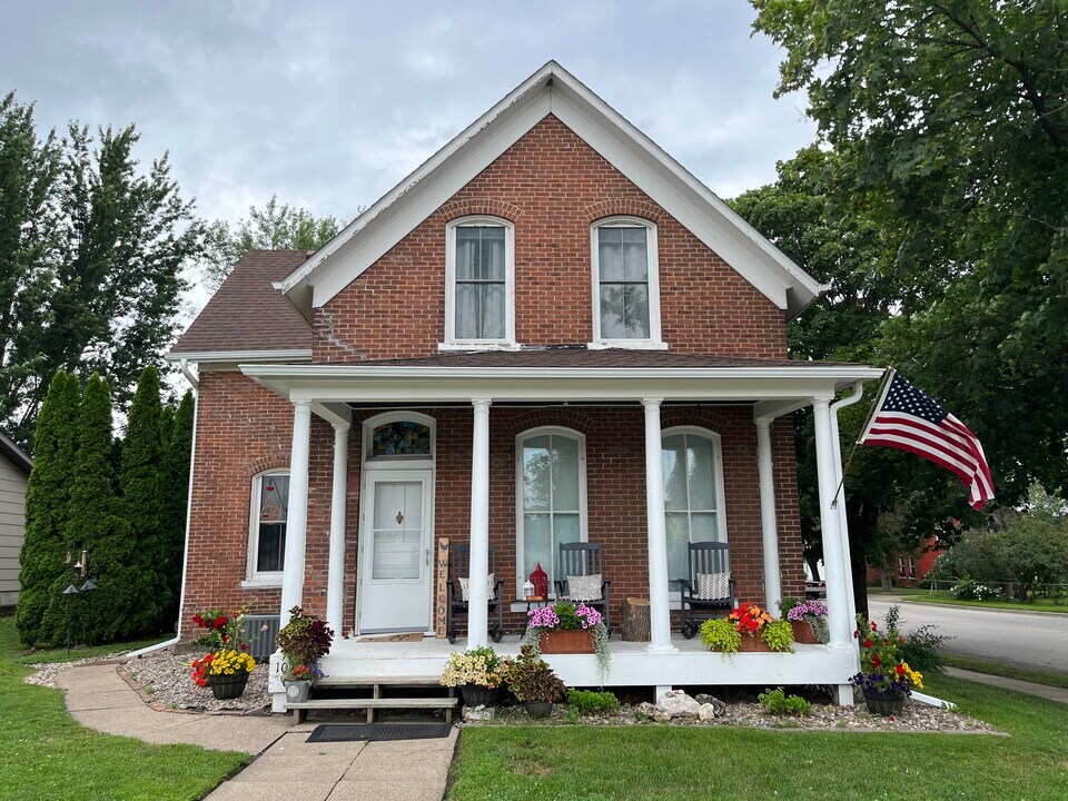 106 4th Grant Blvd E in Wabasha, MN - Building Photo