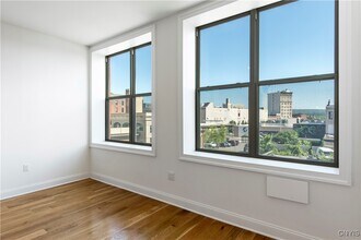 221 Elizabeth St in Utica, NY - Building Photo - Building Photo
