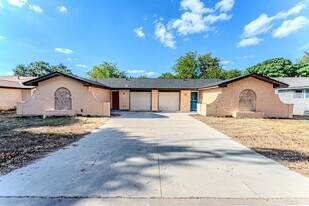 6915 Forest Meadow St in San Antonio, TX - Building Photo