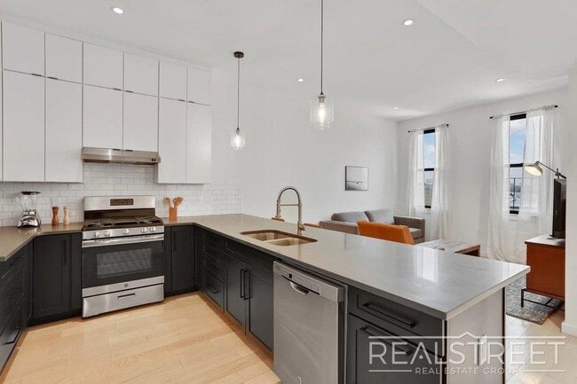 Spacious 5BR / 3BA with Private Roof Access in Bushwick