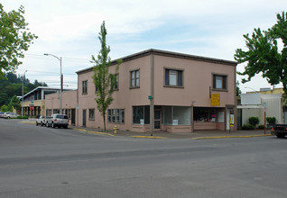 345-349 Main St in Springfield, OR - Foto de edificio - Building Photo