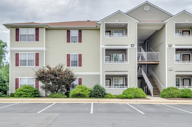 Woodburn Apartments in Manassas, VA - Foto de edificio - Building Photo