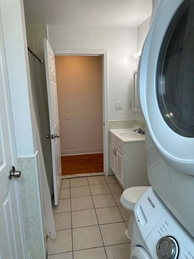 1043 Spring Garden St, Unit 2F in Philadelphia, PA - Building Photo - Building Photo
