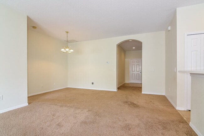 502 Magnolia Pointe Ct in Seffner, FL - Foto de edificio - Building Photo