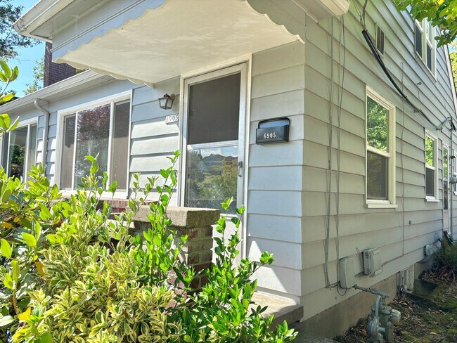 6905-6907-6907 SE 17th Ave in Portland, OR - Building Photo - Building Photo