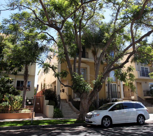 1732 Stoner Ave in Los Angeles, CA - Foto de edificio - Building Photo