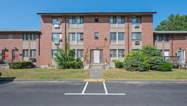 157 School St, Unit f in East Hartford, CT - Foto de edificio - Building Photo