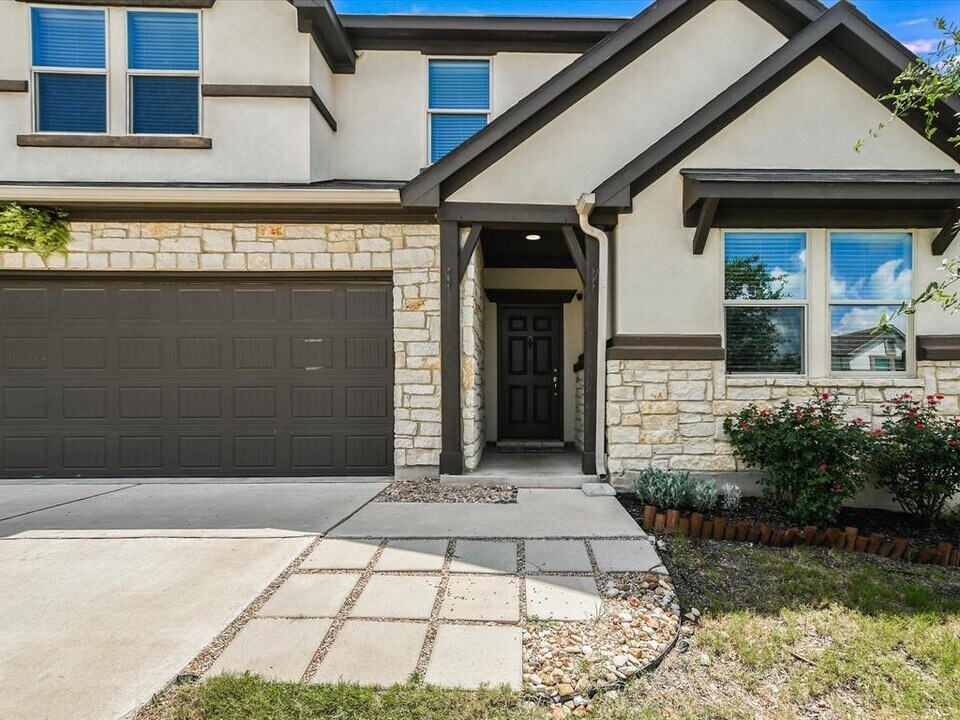 128 Flexus Ln in Liberty Hill, TX - Building Photo