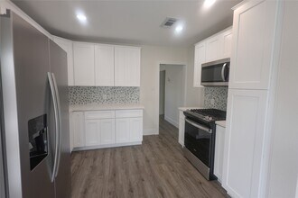 602 Higgins St in Humble, TX - Building Photo - Building Photo