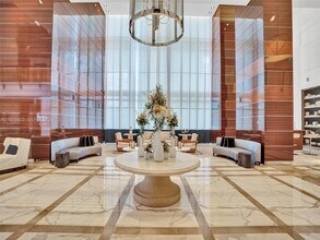 17475 Collins Ave in Sunny Isles Beach, FL - Foto de edificio - Building Photo