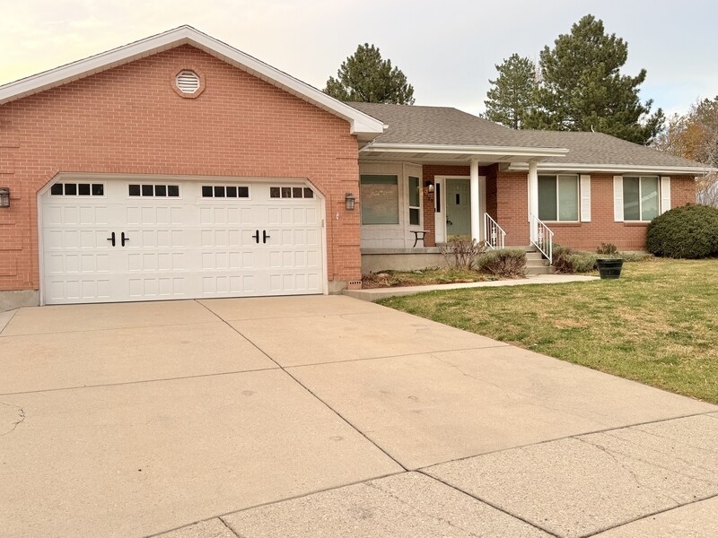 1729 Colchester Ct in Sandy, UT - Building Photo