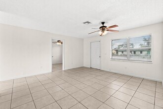 4807 Gulfstream Rd in Lake Worth Beach, FL - Building Photo - Building Photo