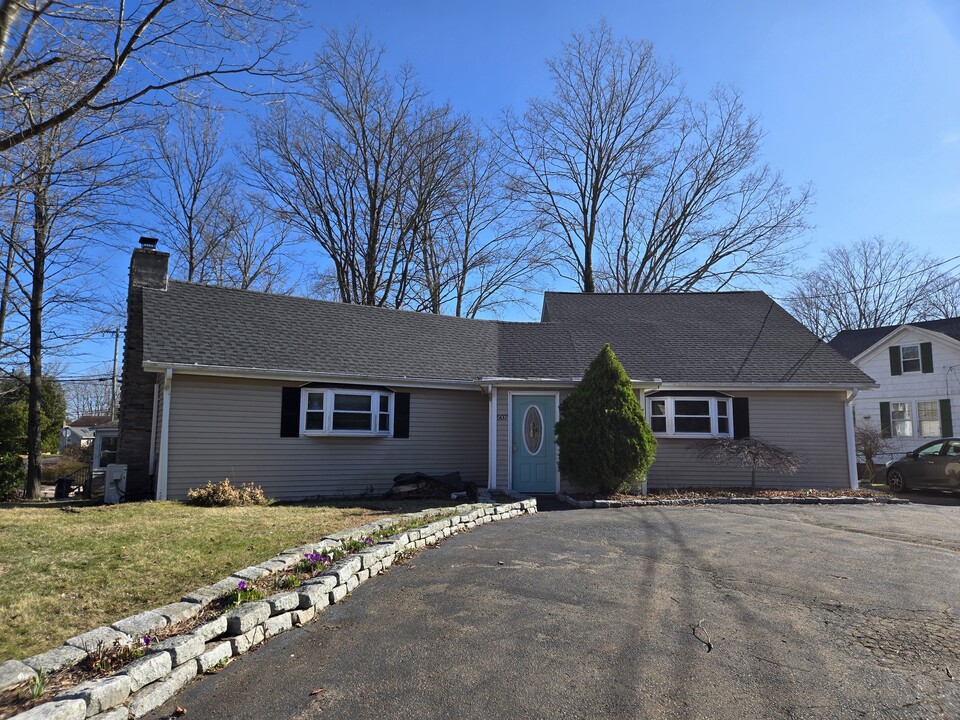 507 Shore Dr in Branford, CT - Foto de edificio