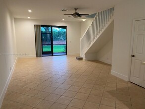 4256 Vineyard Cir in Weston, FL - Building Photo - Building Photo