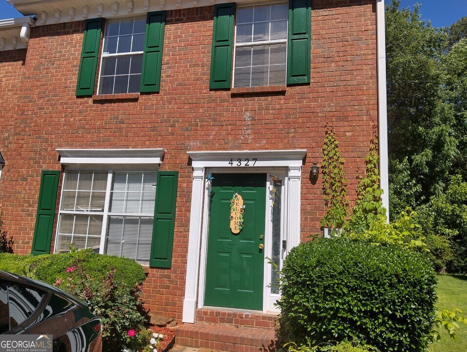 4327 Village Square Ln in Stone Mountain, GA - Building Photo