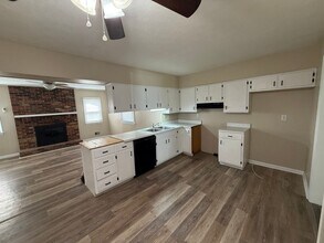 6803 Taffy Ann Dr in Louisville, KY - Building Photo - Building Photo