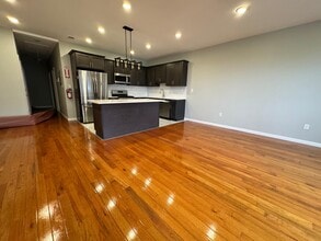 61 N Grove St in East Orange, NJ - Foto de edificio - Building Photo