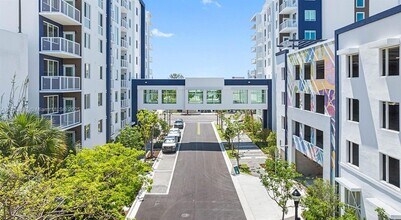 740 N Dixie Hwy, Unit A4 in West Palm Beach, FL - Building Photo - Building Photo